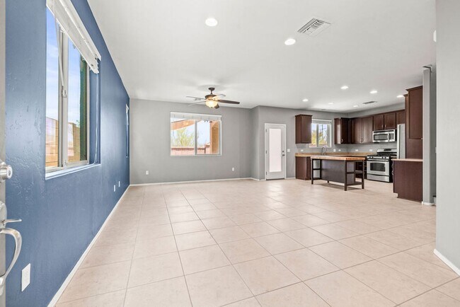 Building Photo - Welcome to Rancho Sahuarita!