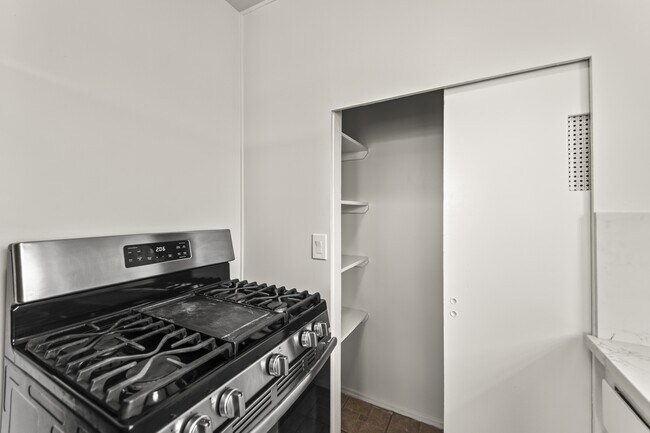 Foto del edificio - 7015 8th Ave