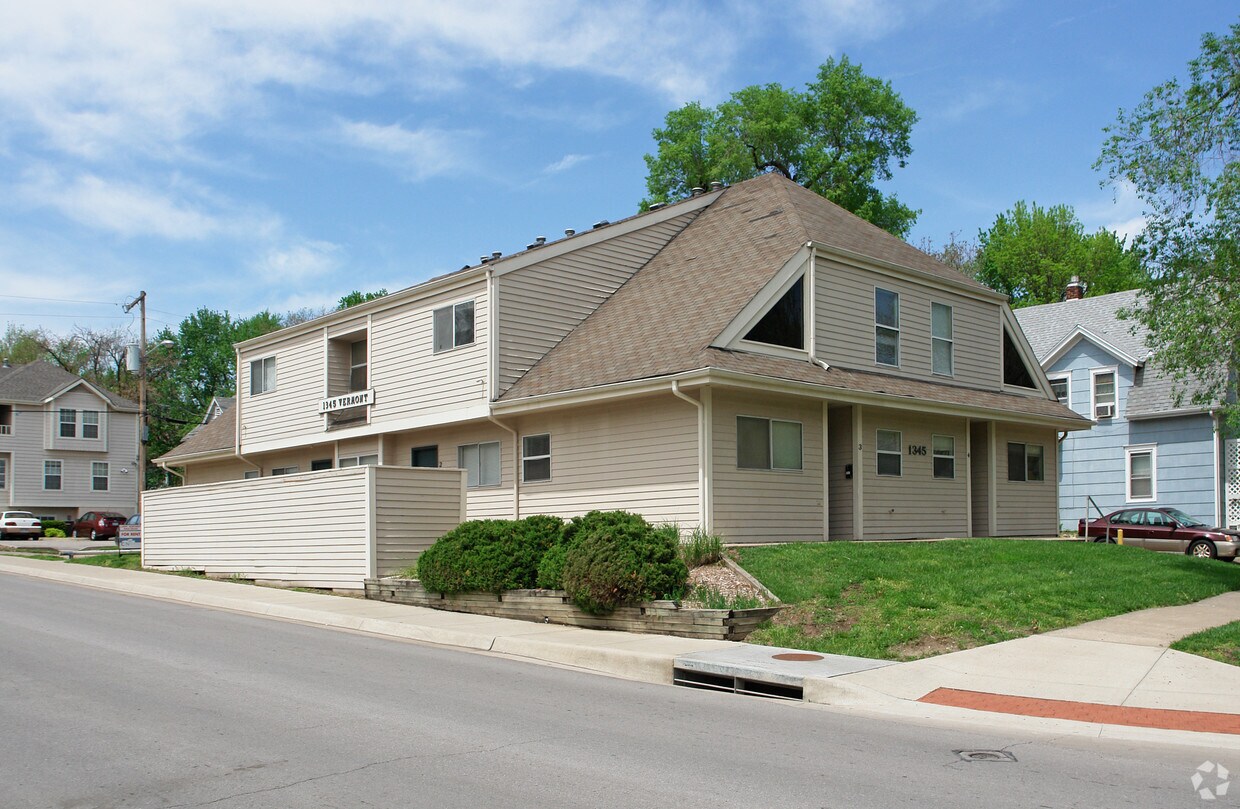 Building Photo - 1345 Vermont St
