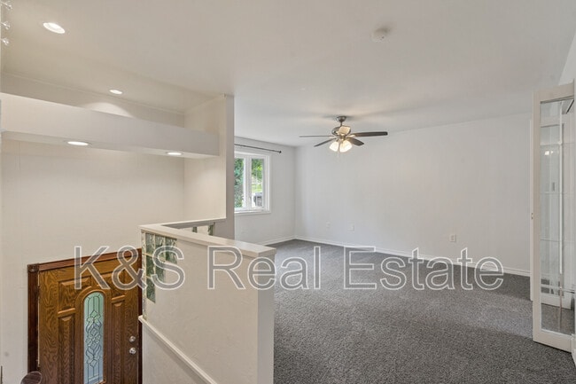 Building Photo - 451 Fielding Dr