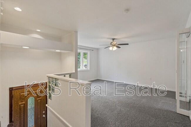 Foto del edificio - 451 Fielding Dr