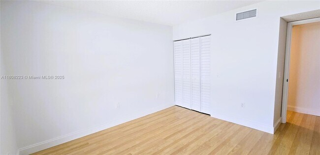 Building Photo - 2500 NE 135th St