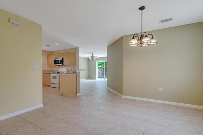 Foto del edificio - 1372 Climbing Rose Ln