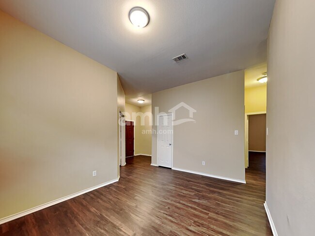 Foto del edificio - 1613 Castle Creek Drive