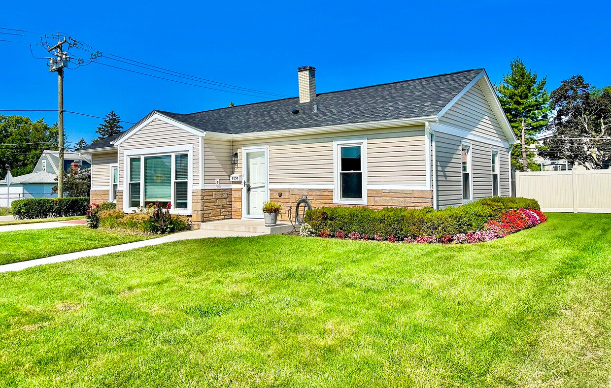 Foto principal - 8150 W Winnemac Ave