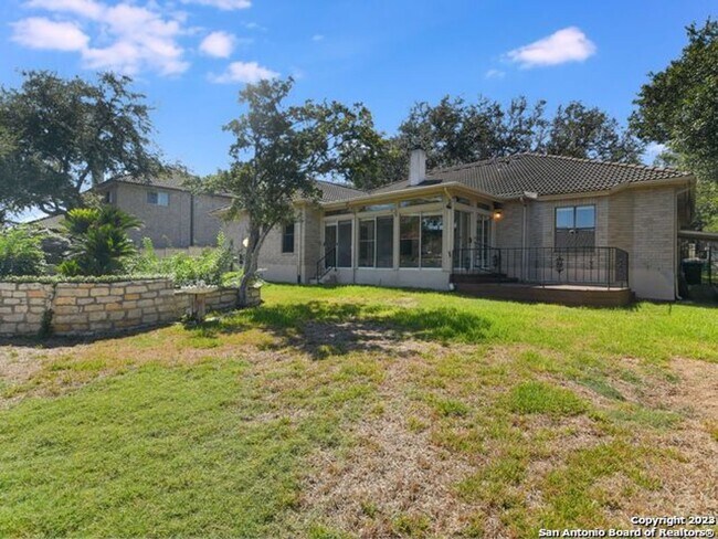 Foto del edificio - 3911 Creek Forest, 78230