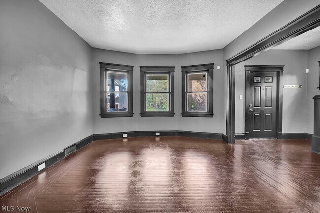 Foto del edificio - 2893 E 119th St