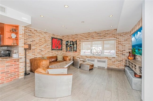 Foto del edificio - 3567 Shore Pkwy