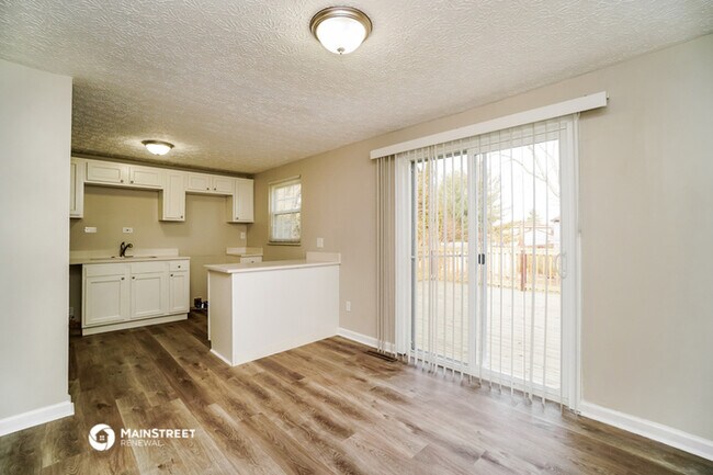 Building Photo - 6710 Skywae Dr