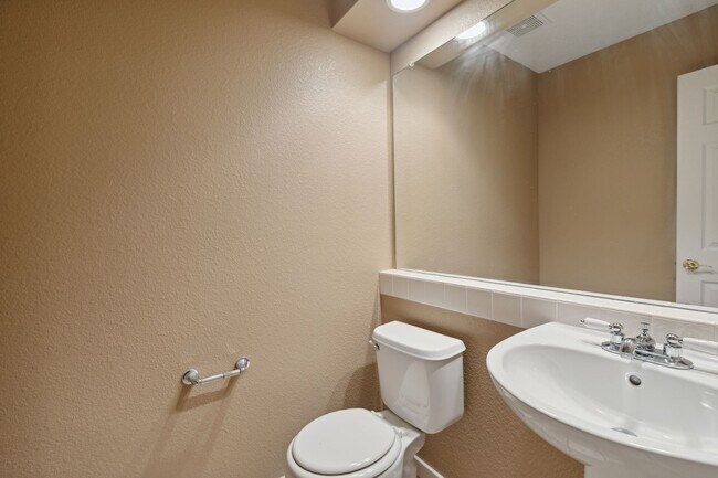 Building Photo - Beautiful 2bed Indian Peaks Townhome near ...