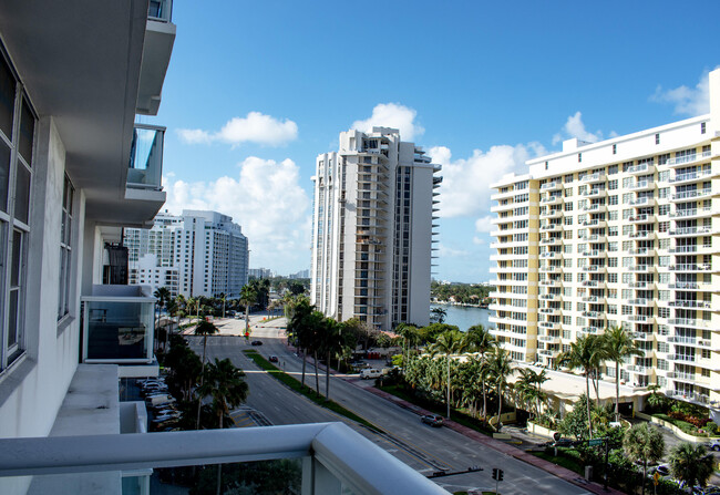 Foto del edificio - 5601 Collins Ave