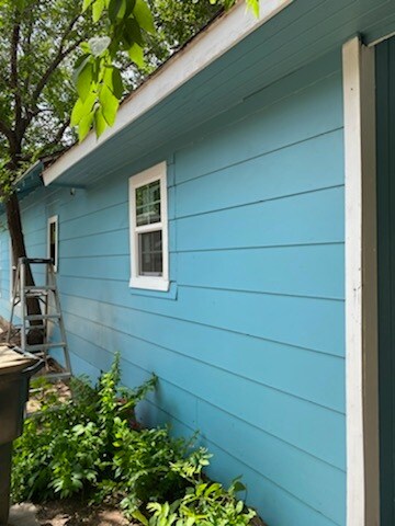 Building Photo - 515 W Maple Ave