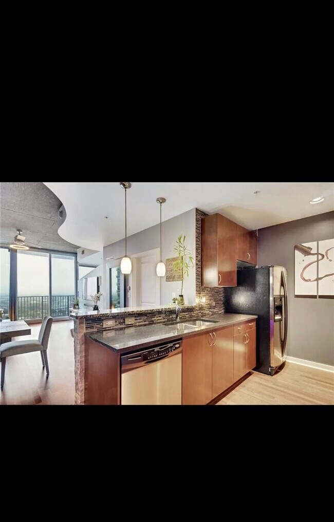 Foto del edificio - 400 W Peachtree St NW
