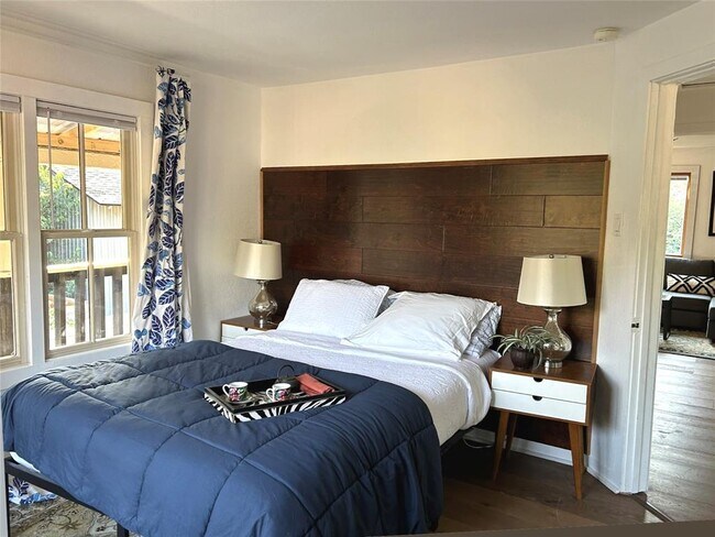 Foto del edificio - 613 Brentwood St