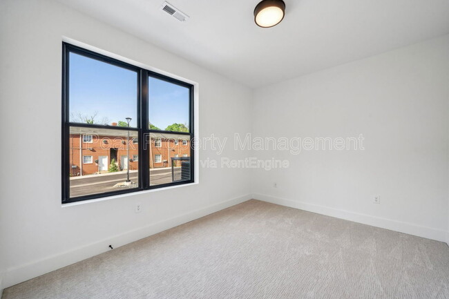 Foto del edificio - 1609 Pulaski St