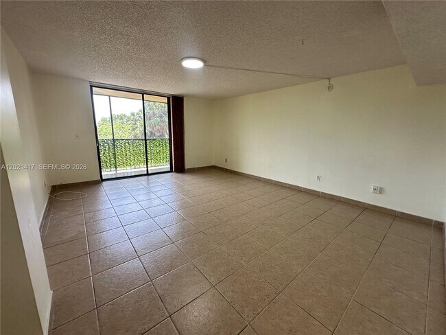 Foto del edificio - 8635 NW 8th St