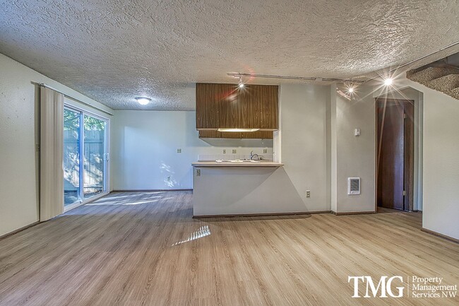 Building Photo - Great 2BD 2-Story Condo in Fantastic Casca...