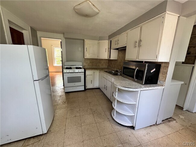 Foto del edificio - 2401 Midland Ave