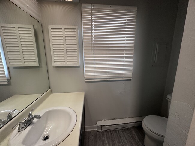 Building Photo - 202-B California-