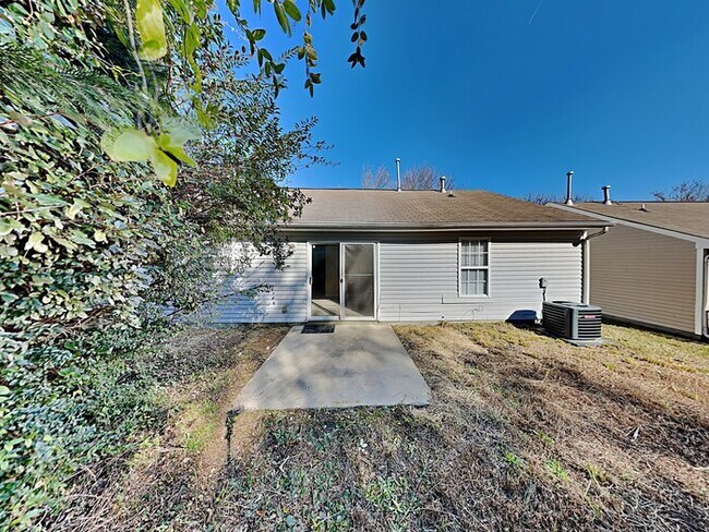 Get 1/2 OFF RENT!* 3BR/2BA  with lots of n... photo'
