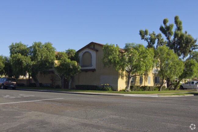 Building Photo - 1201 Donax Ave Apartments