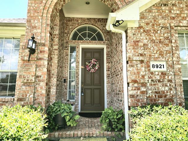 Building Photo - 8921 Lakewood Dr