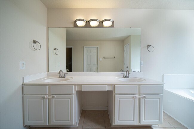Building Photo - 20547 Upland Fair Ln