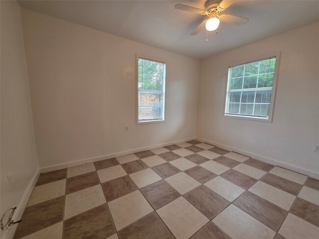 Building Photo - 207 Bryan St