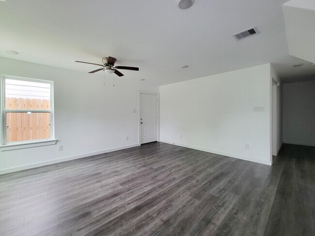 Foto del edificio - 8122 Sterlingshire St