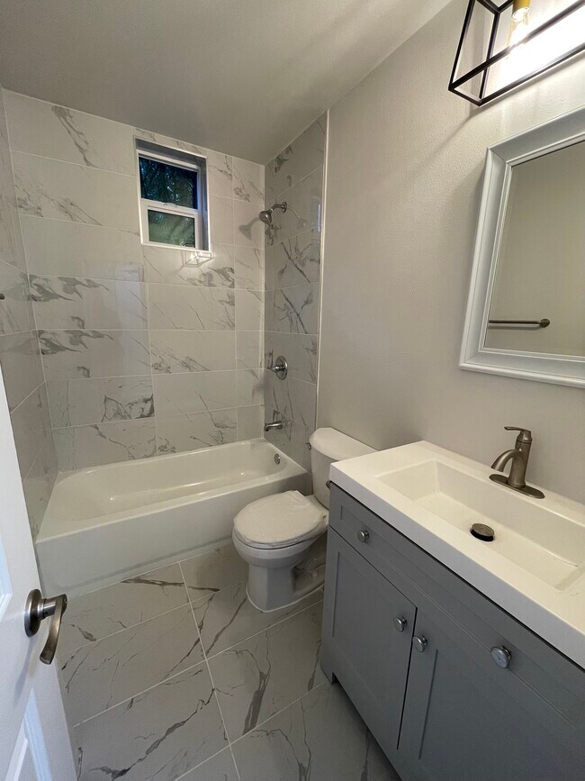 Foto del edificio - 17124 33rd Ave NE