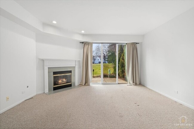 Building Photo - 1260 Cranbrook Dr