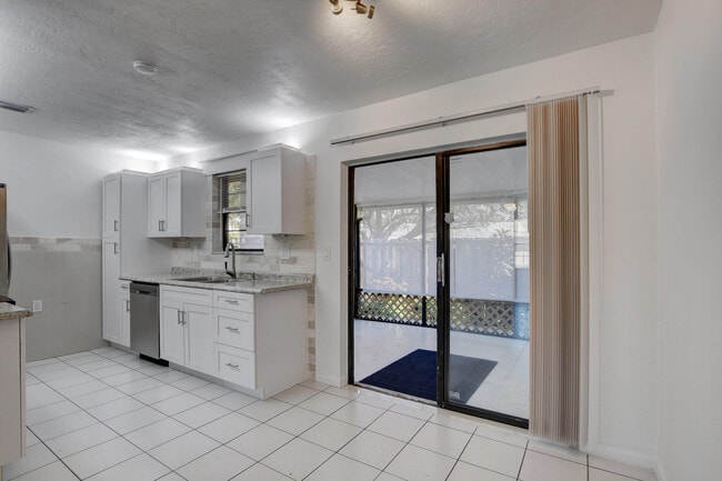 Building Photo - 12449 Westhampton Cir