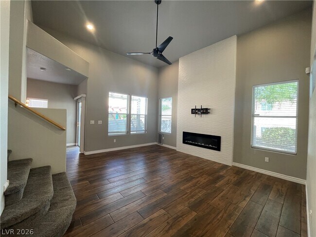 Foto del edificio - 10516 India Hawthorn Ave