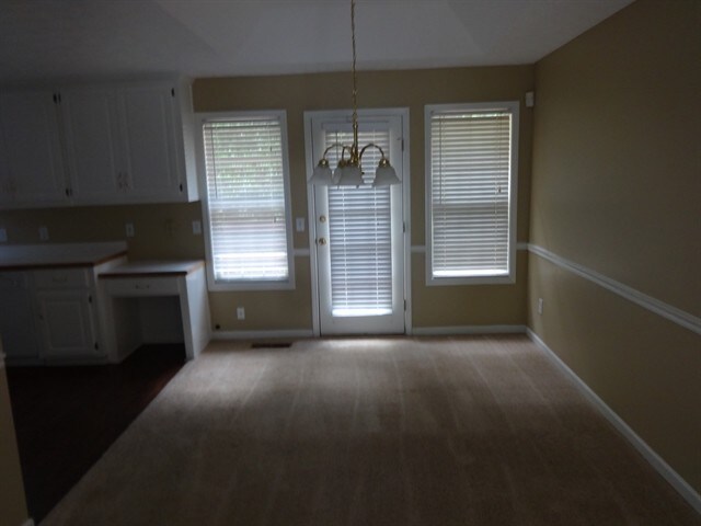 Foto del edificio - 1020 Whispering Woods Drive