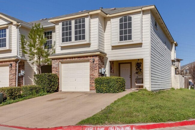 Building Photo - 3900 Fernando Dr