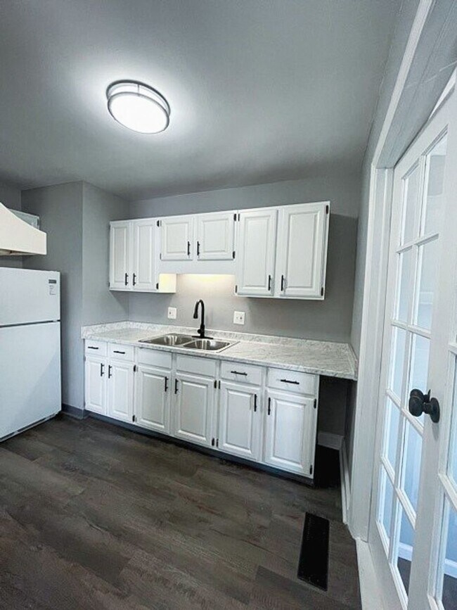 Foto del edificio - Updated 3BR Home with Detached Garage in Whitehall