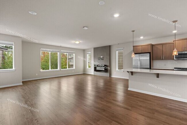 Foto del edificio - Modern 3-Bedroom Home with Spacious Bonus Room in Desirable Happy Valley!