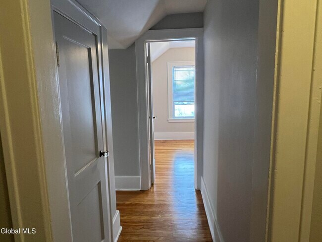 Foto del edificio - 1226 Wendell Ave