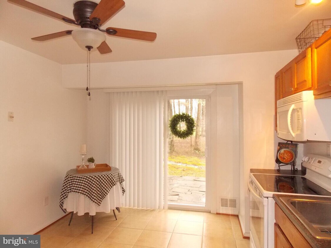 Foto principal - 9286 Rollingwood Dr