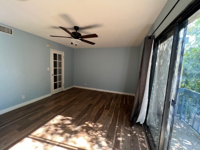 Foto del edificio - 17155 Chatsworth St