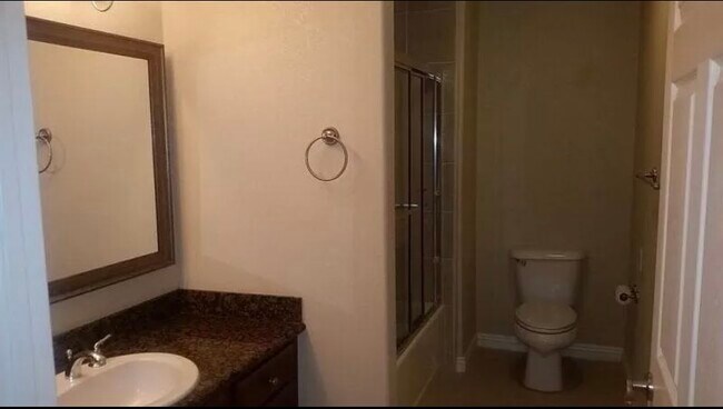 Baño 2 - 1434 Marshall Rd