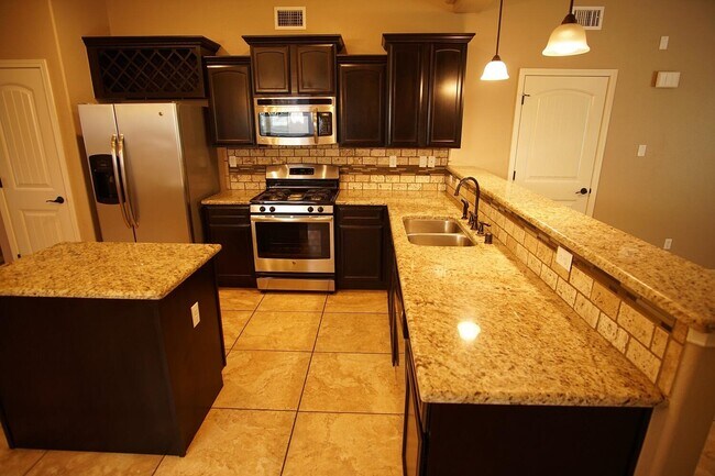 Building Photo - 3836 Loma Brisa Dr