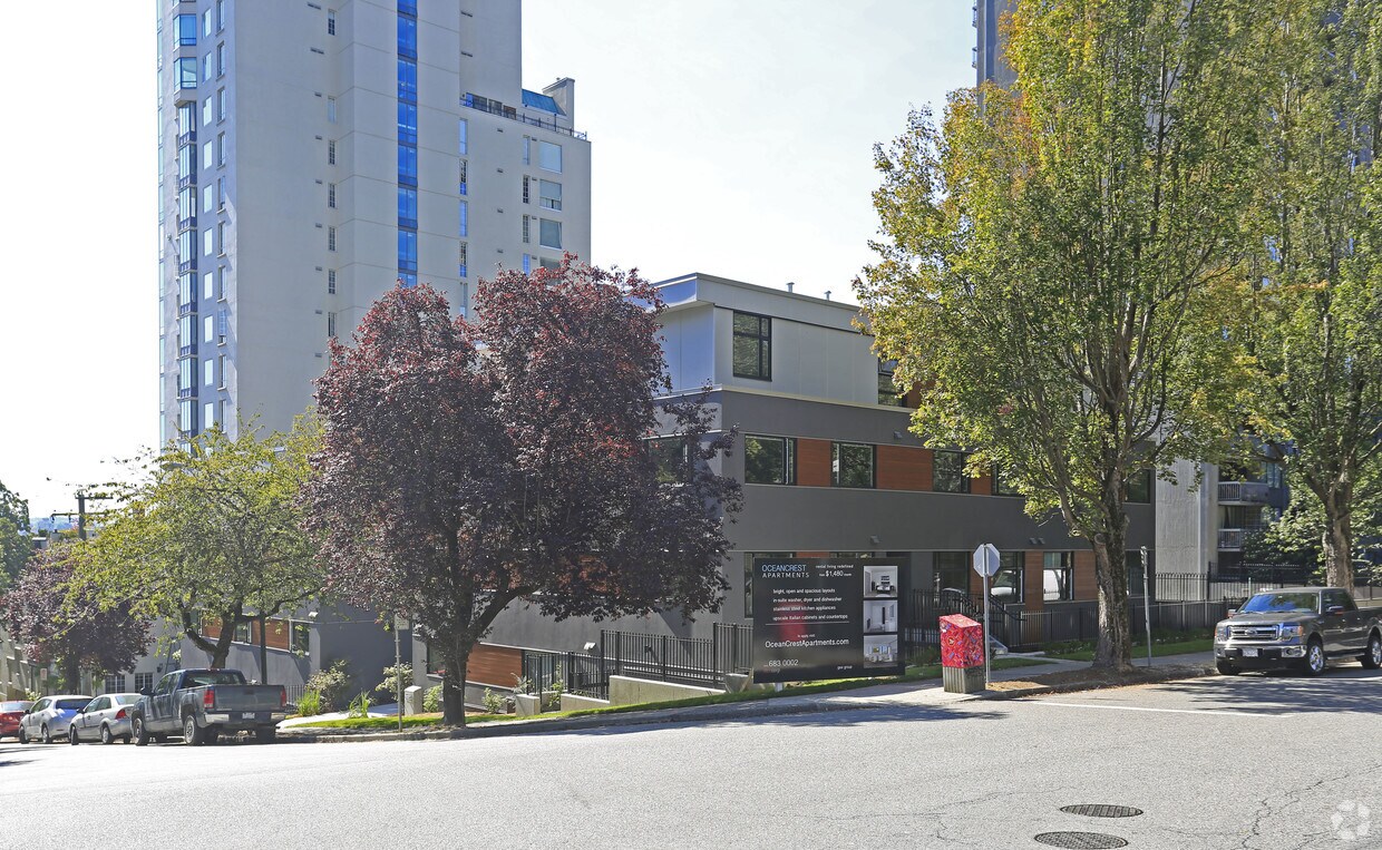 Primary Photo - Oceancrest Apartments