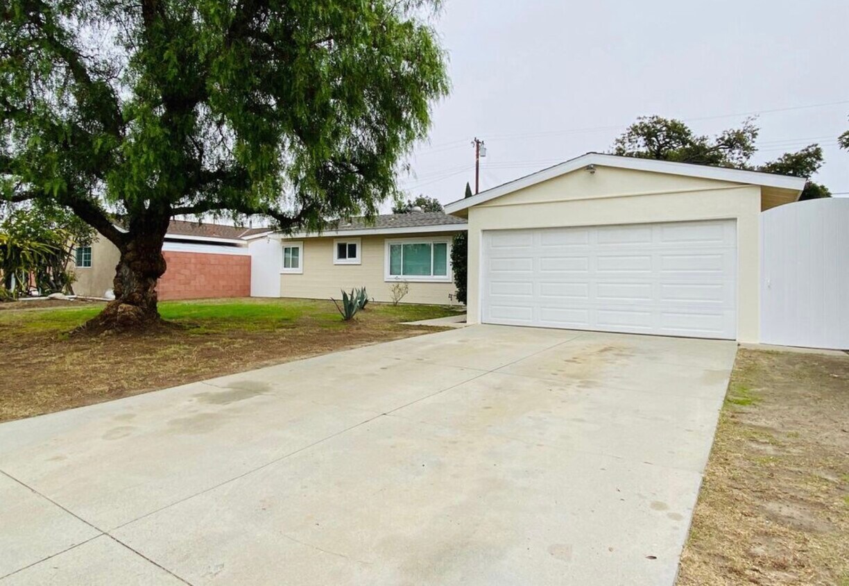 Primary Photo - 12612 Chaparral Dr