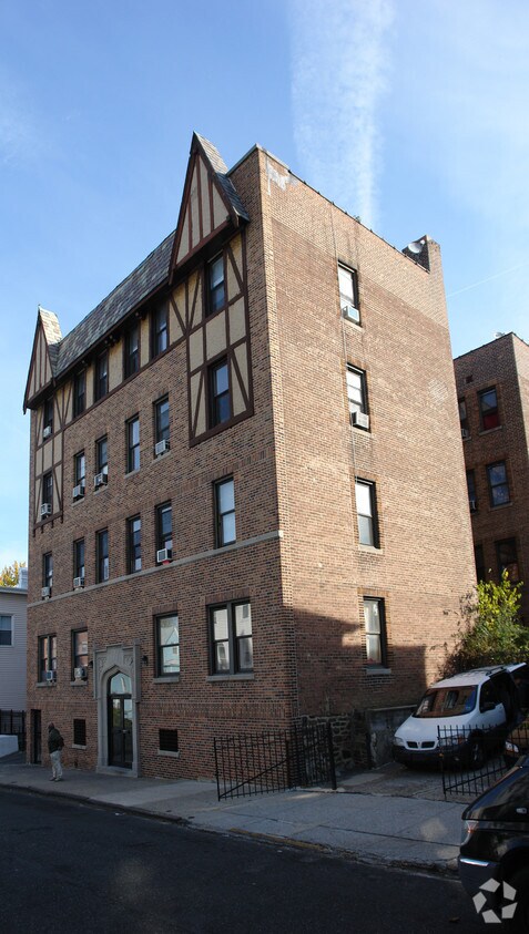Building Photo - 14 Cliff Ave