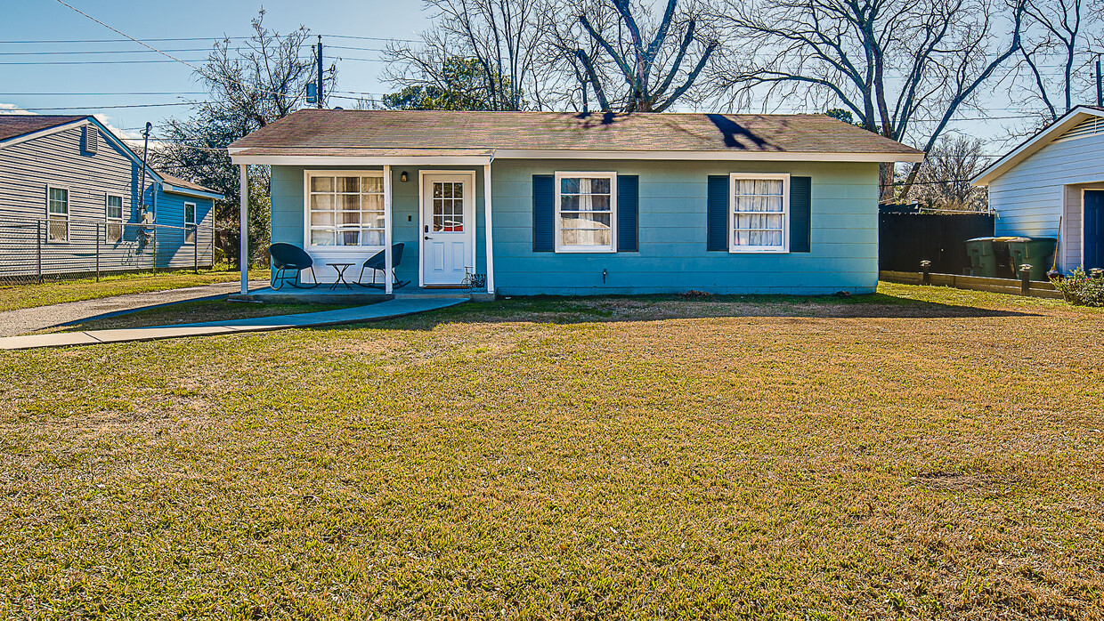 Primary Photo - 1519 Cloverdale Dr