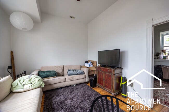 Foto del edificio - 1659 S Throop St
