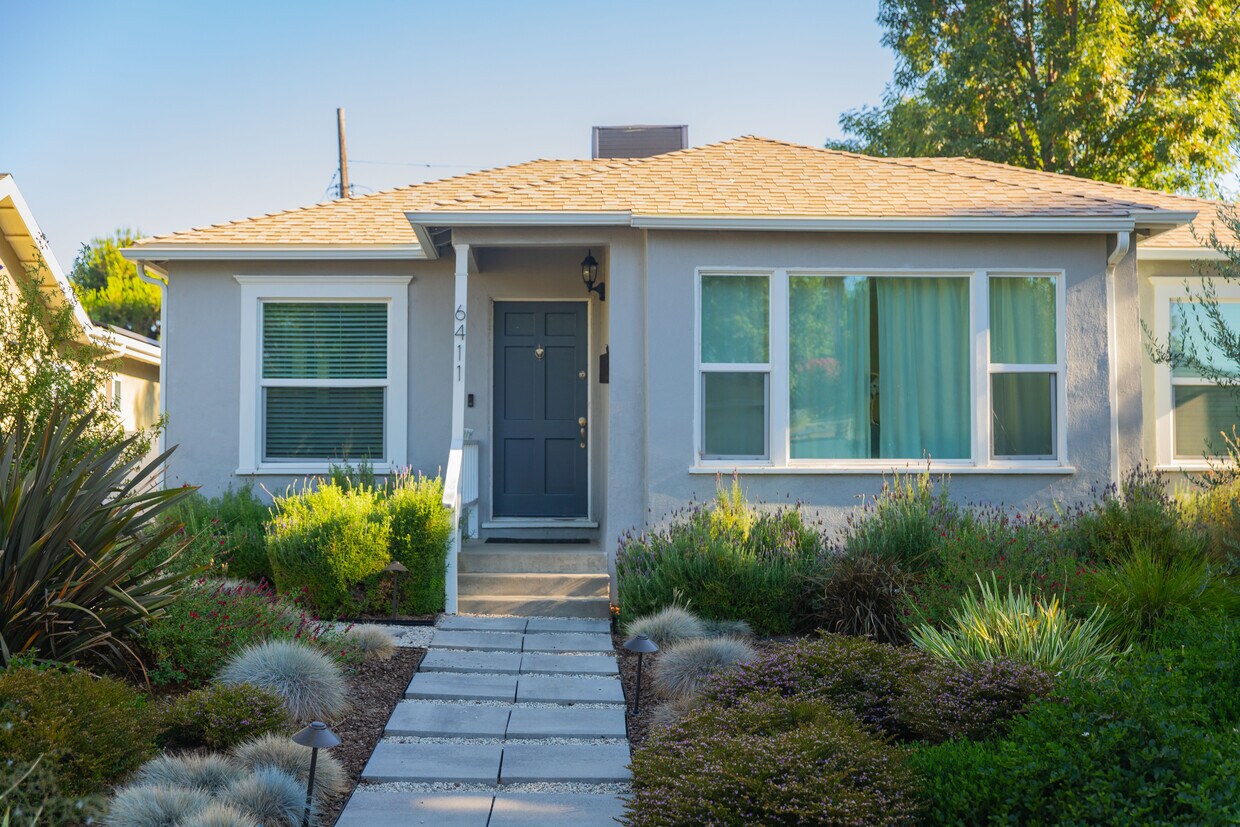 Primary Photo - 6411 Hesperia Ave