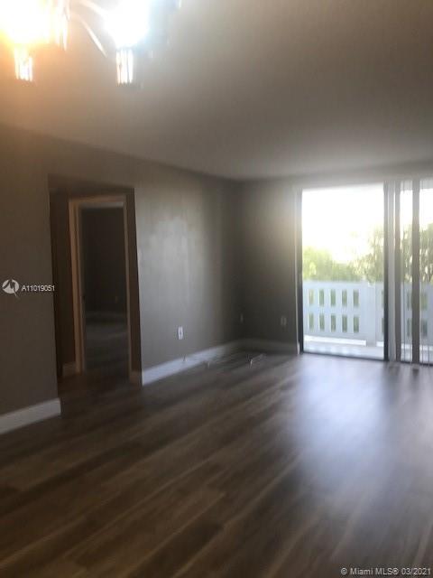 Building Photo - 919 Hillcrest Dr