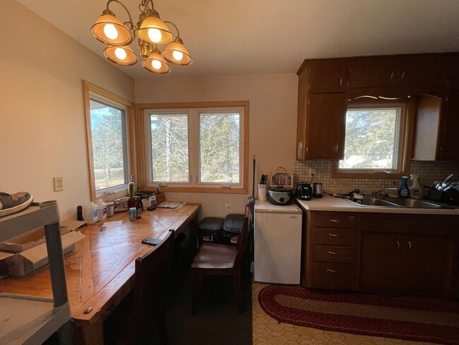 Building Photo - AVAILABLE JUNE - Nice 5 Bed 2 Bath Near Campus w/ OSP & Huge Yard